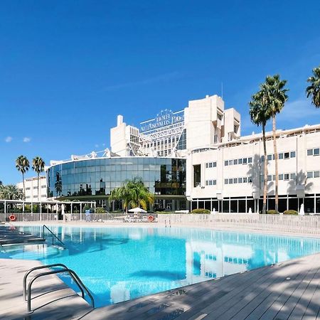 Silken Al-Andalus Palace Sevilla Exterior foto The hotel in 2019