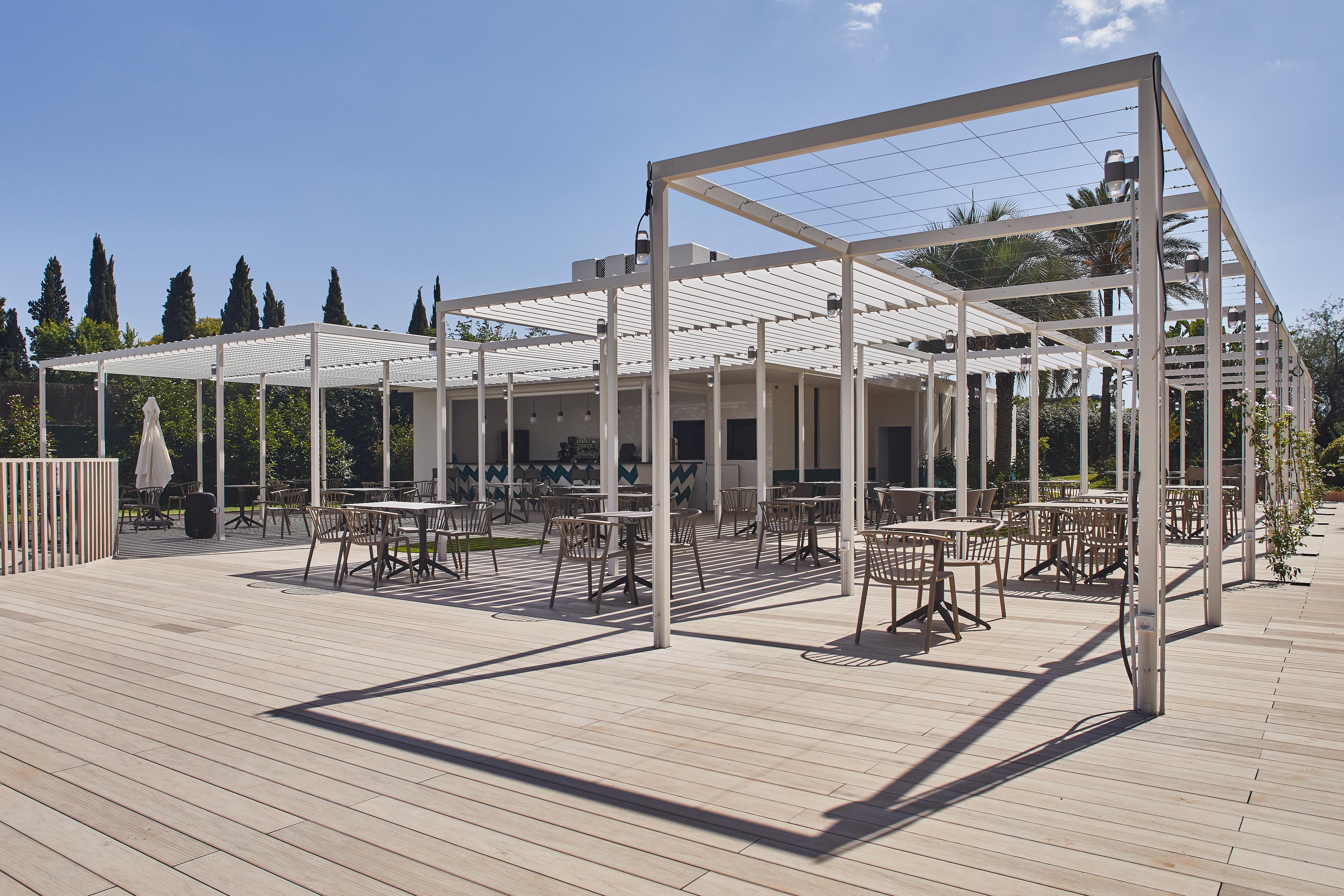 Silken Al-Andalus Palace Sevilla Exterior foto The pergola at the entrance of the restaurant