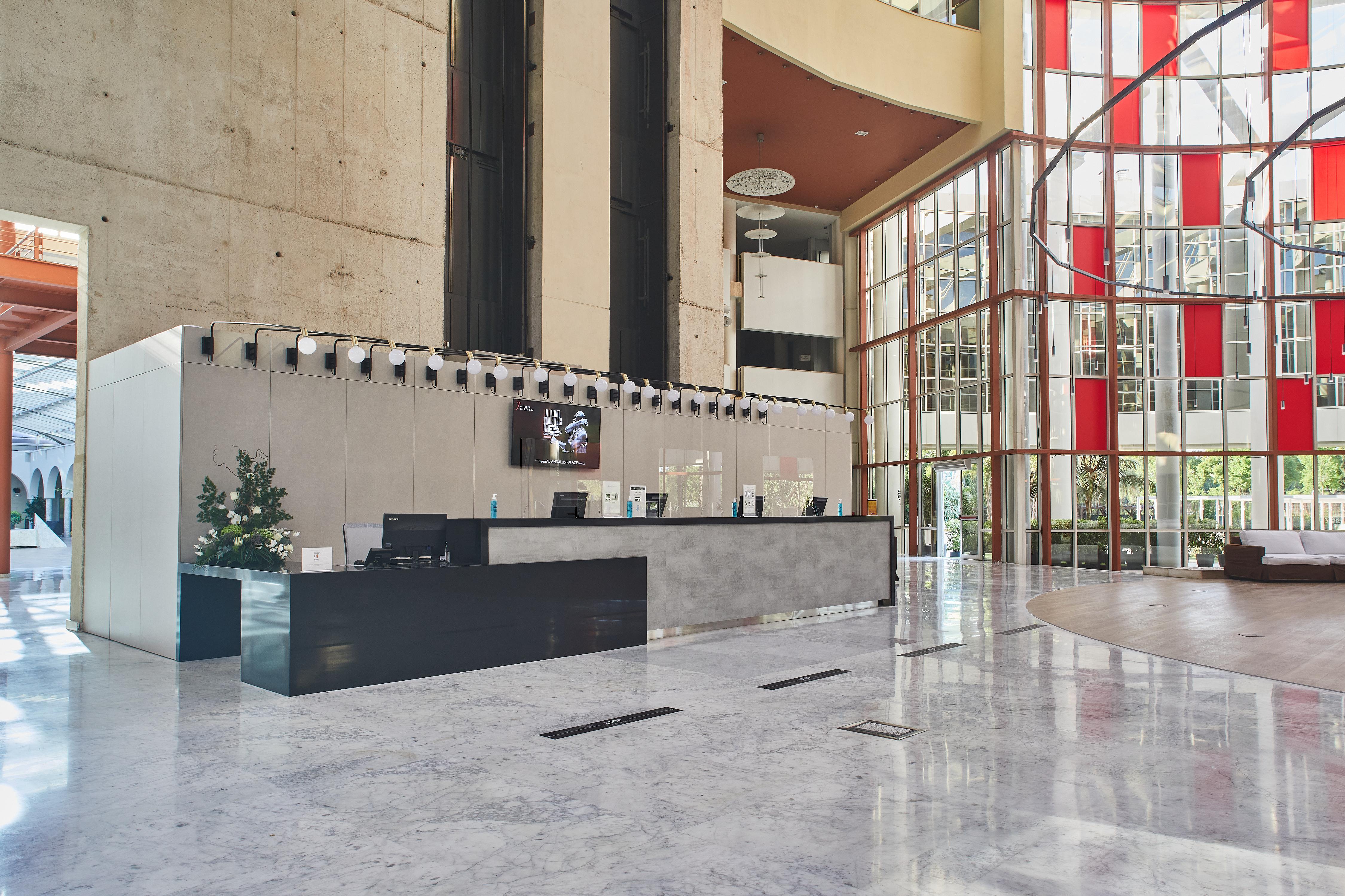 Silken Al-Andalus Palace Sevilla Exterior foto Reception desk